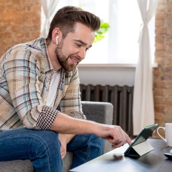 man growing a side hustle